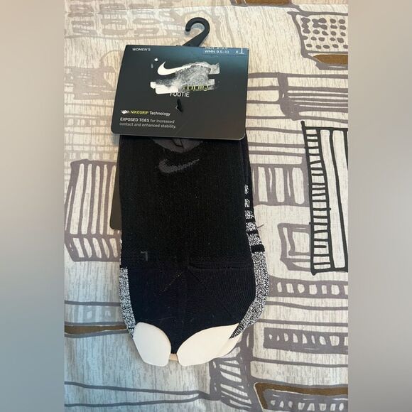 Nike Black Athletic Socks for Performance - Picture 1 of 3